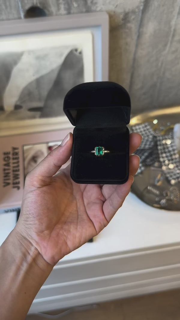 Uno Emerald ring