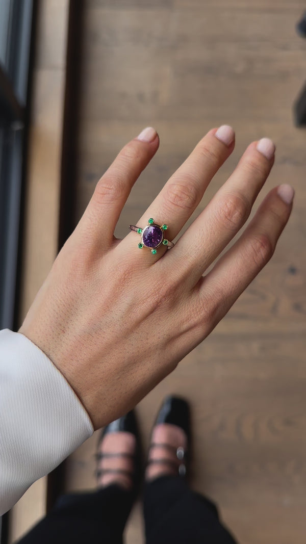 Amethyst & Emeralds Flor Ring
